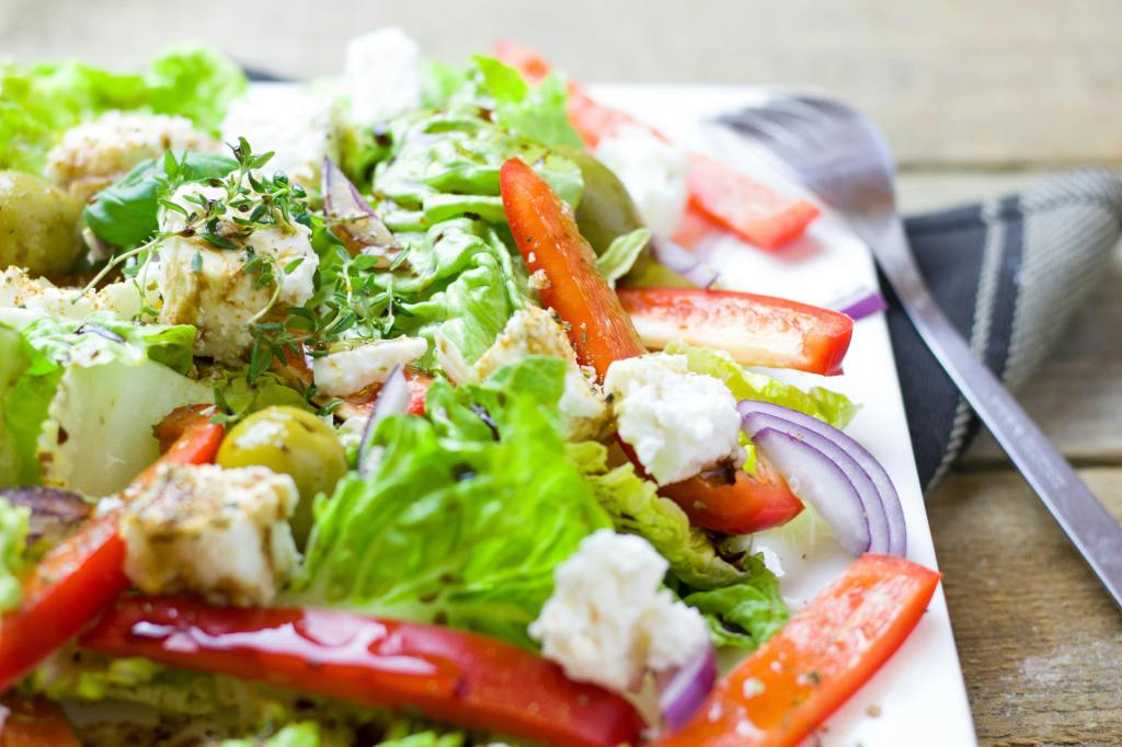 A plate salad of healthy veggies.